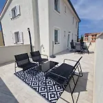 Apartament Carla *
